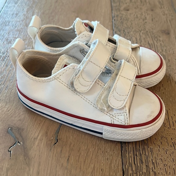 Converse Other - Converse size 7 toddler sneaker